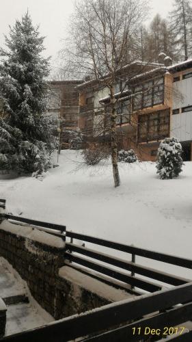 Centrale vicino cabinovia Magnolta e piscina