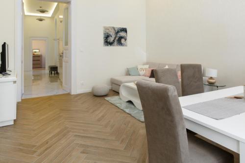 Jenny luxury two bedrooms apartment. - image 7