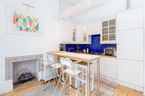 Earls Court Apartments by BaseToGo - image 12