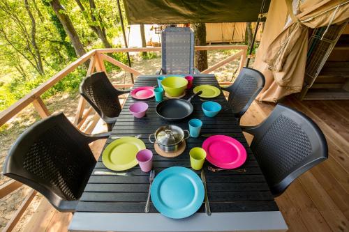 Safari tent at Camping la Jaurie gîte à louer Forêt de Lastours