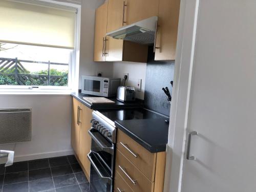 Glenrothes Central Apartments - One bedroom Apartment in Гленрос