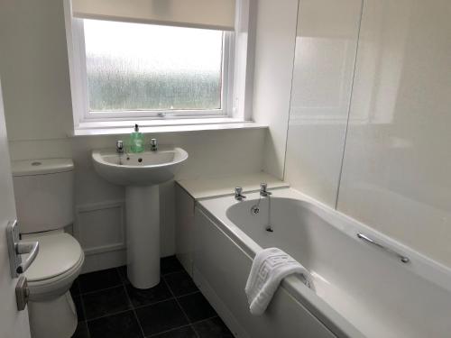 Glenrothes Central Apartments - One bedroom Apartment - image 8