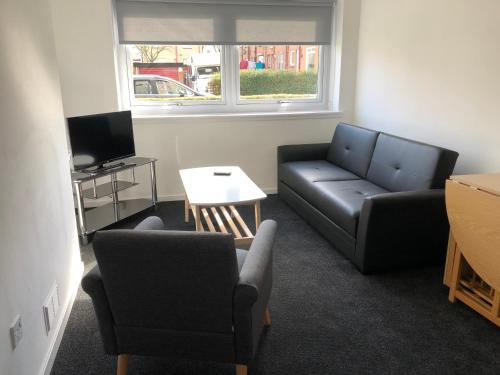 Glenrothes Central Apartments - One bedroom Apartment in Гленрос