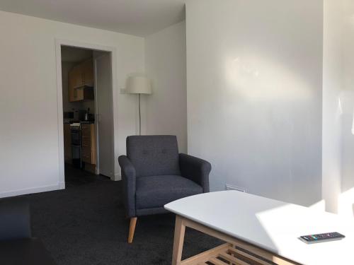 Glenrothes Central Apartments - One bedroom Apartment in Гленрос