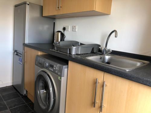 Glenrothes Central Apartments - One bedroom Apartment in Гленрос