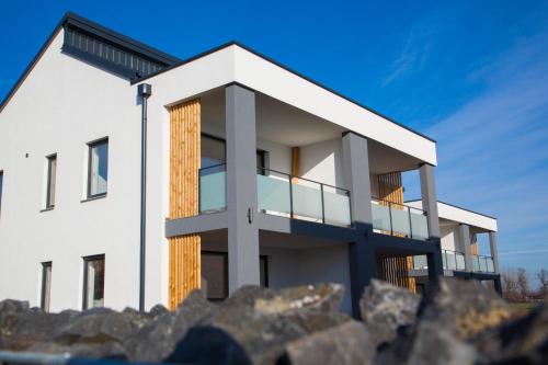 Viesnīcas āriene, Apartmaji BANONIA " Poletni vetrc " in Banovci