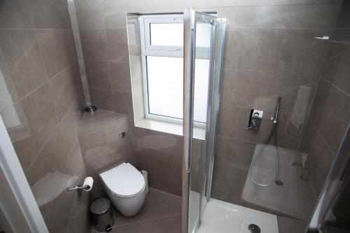 Single room, shower