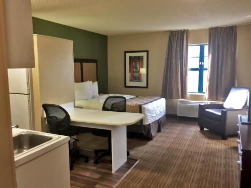 Extended Stay America Suites - Chicago - Gurnee