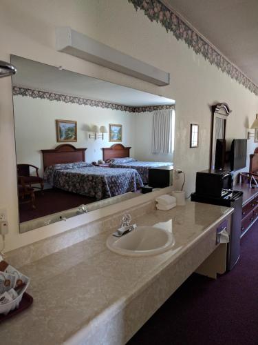 2 queen beds