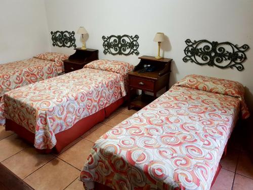 3 twin beds