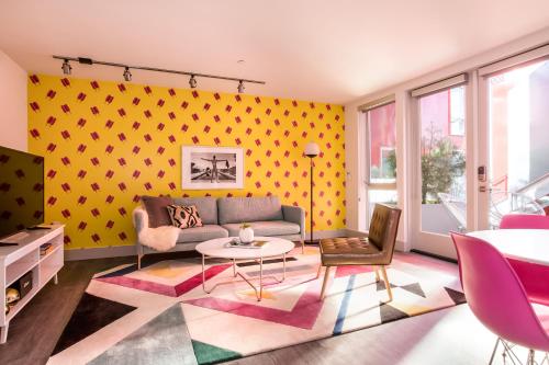 

One-Bedroom on University Avenue Apt 207