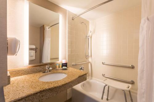 Wingate by Wyndham Convention Ctr Closest Universal Orlando