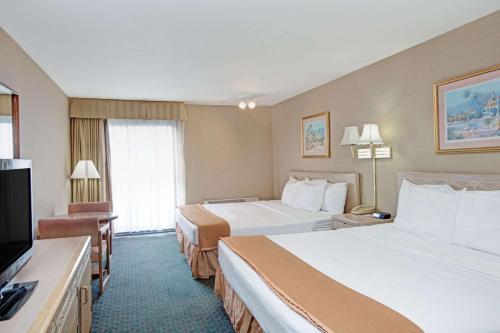 Howard Johnson by Wyndham Torrance - image 7