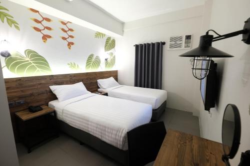 Deluxe Twin Room image 6