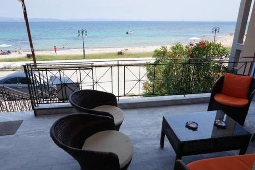 Amazing Beach House ,100sqm, In front of the Sea! - Location saisonnière - Potidée