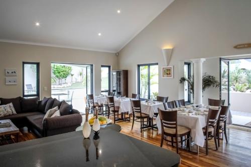 طعام و مشروبات, أورانج إن كينيسانا (Orange Inn Knysna) in أولد بليس