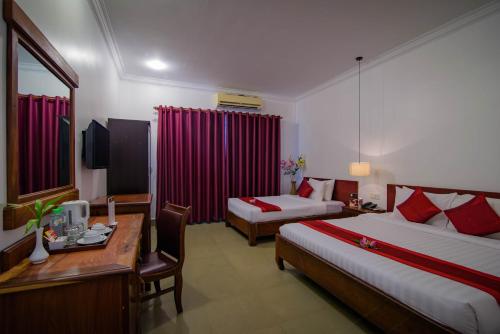 1 king bed, 1 twin bed