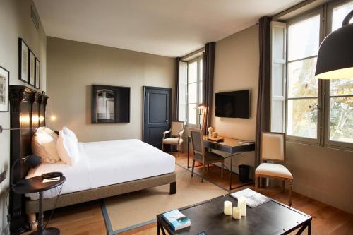 room detail thumbnail 1