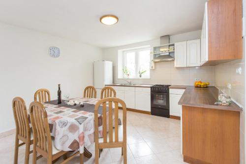 مطبخ, Basanni in Kapelica