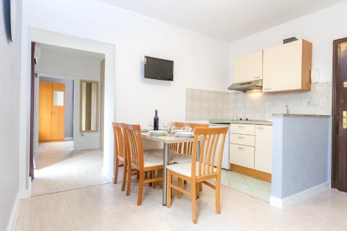 2 bedrooms, 3 beds