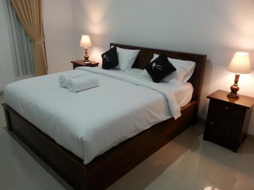 Double Room with Patio image 2