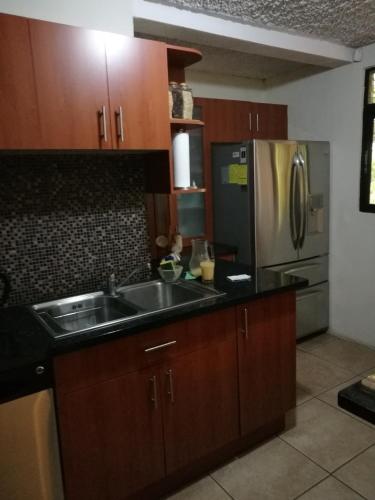 Casa familiar La Arboleda in Zona 16