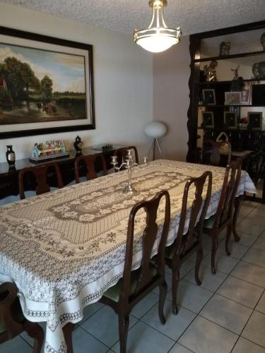 Comida y bebida, Casa familiar La Arboleda in Zona 16