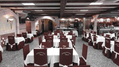 Restaurant, Hotel La Brasa in Velez de Benaudalla