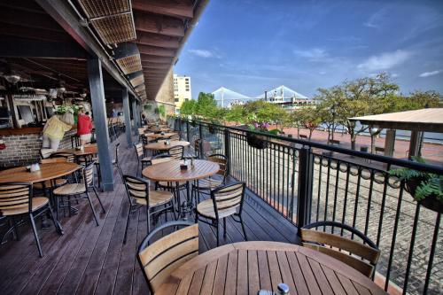 Ételek és italok, River Street Inn near Telfair Academy