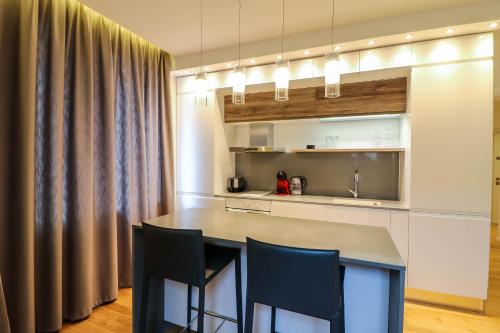 Lozenets Executive Apartment with Private Parking, София