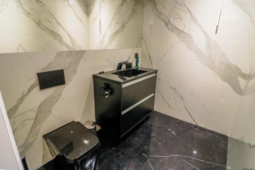 Lozenets Executive Apartment with Private Parking, София (фото 10)