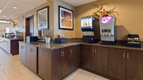 Microtel Inn & Suites by Wyndham Round Rock - image 2