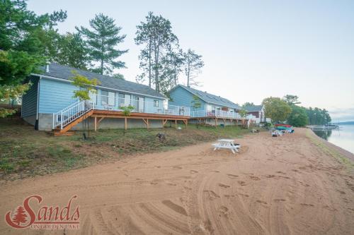 Strand, Sands on Golden Lake in Barrys Bay (ON)