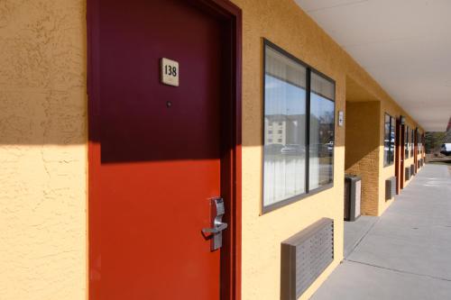 Days Inn by Wyndham Pittsburgh-Harmarville - image 9