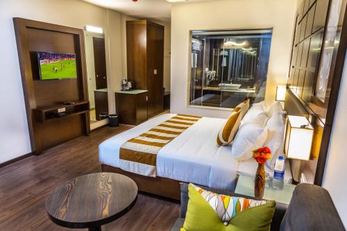 Deluxe Room image 6