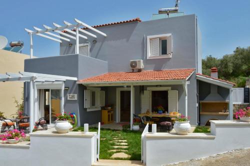  VILLA VASO 3bd,2ba,luxury and peace,great lake views in Dhimitroulianá