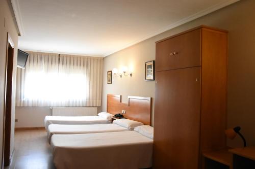 Hotel Carbayon Room Type - Quadruple Room