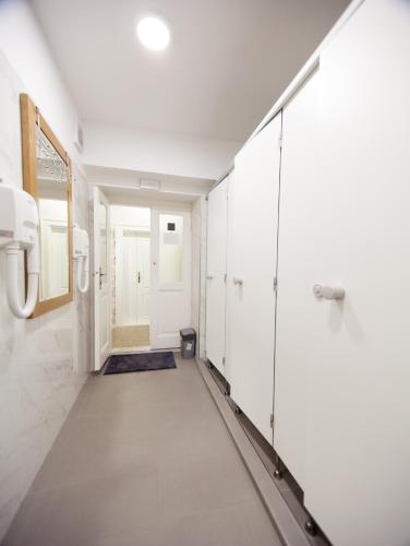 浴室, 安吉麗娜老城青年旅館 (Hostel Angelina Old Town) in 杜勃羅文克