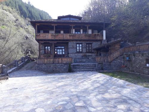 Kyshta za Gosti Gospodevi in Garmen