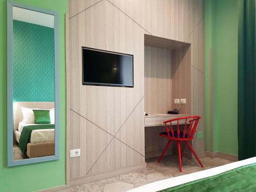 Deluxe Junior Suite with Balcony image 10