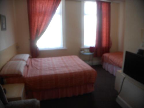 St Annes Hotel - image 10
