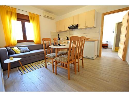 Apartments 4 Palme - image 3