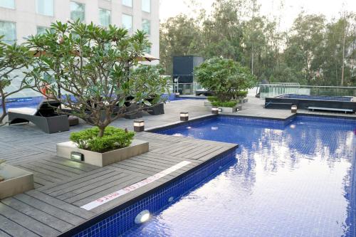 Swimming pool, Radisson Blu Hotel Greater Noida in Greater Noida