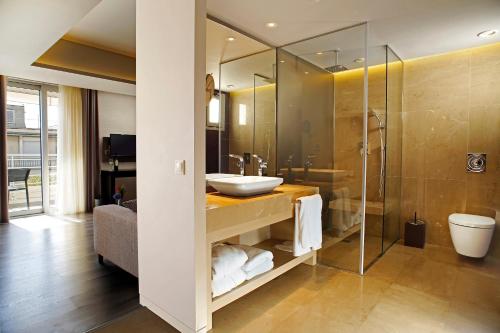 Lozenge Hotel Room Type - Suite with Balcony