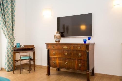 Prestigious Apartment via Barberini - image 11