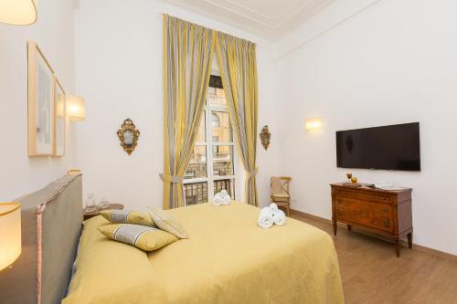 Prestigious Apartment via Barberini - image 8