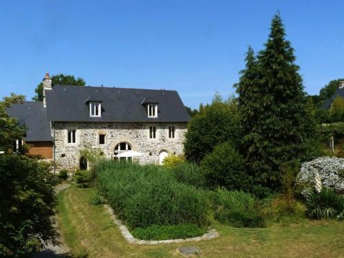 Traditional Holiday Home in Courcy nearby River gîte à louer Saint-Sauveur-Lendelin