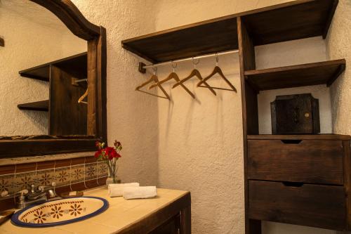Standard Double Room with Two Double Beds image 1