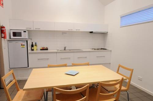 บริการและสิ่งอำนวยความสะดวก, แอชมอนท์ มอเตอร์ อินน์ (Ashmont Motor Inn) in พอร์ทแฟรี่