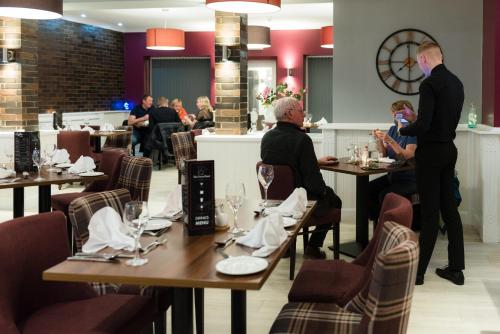 The Crown Hotel - image 3